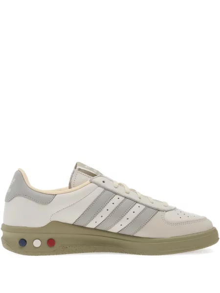 Pălărie Adidas cu dungi cu imagine de costum albastru