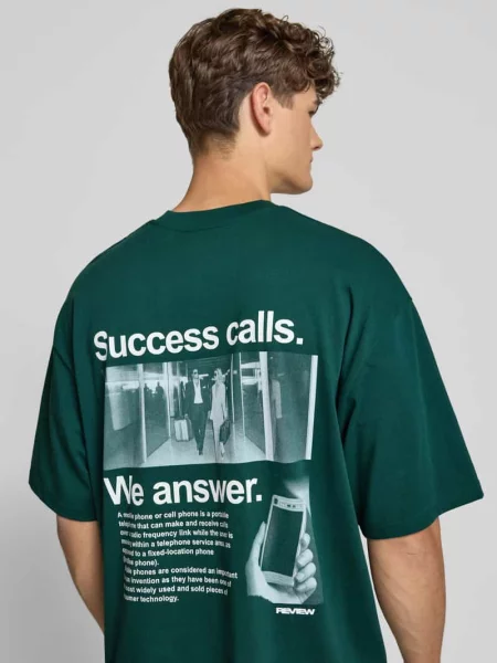 T-shirt z prążkowanym okrągłym dekoltem Review