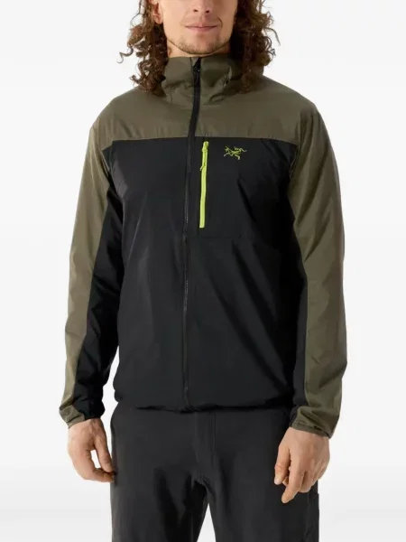 Geacă Arc'teryx cu glugă verde