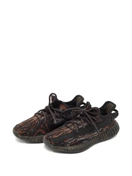 Маратонки Adidas Yeezy с връзки с дантела кафяво