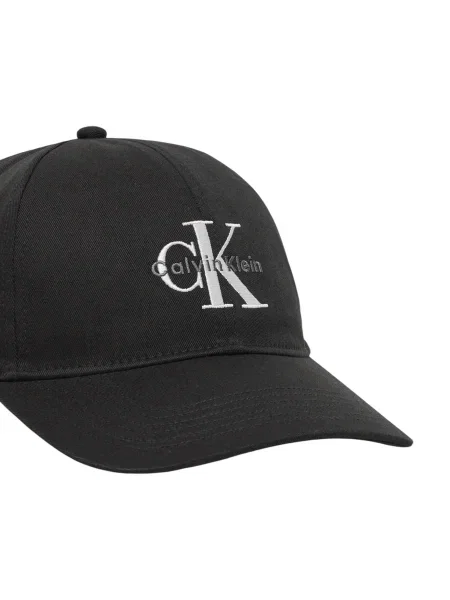 Шапка с козирка Calvin Klein Jeans черно