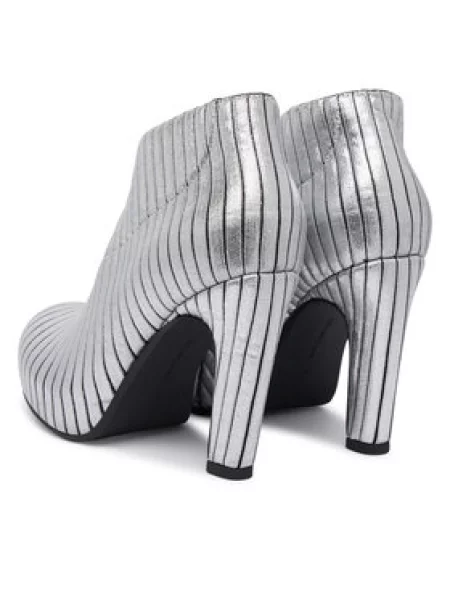 Polokozačky United Nude