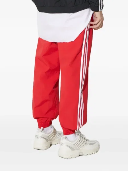 Pantaloni Adidas cu broderie cu dungi plasă roșu