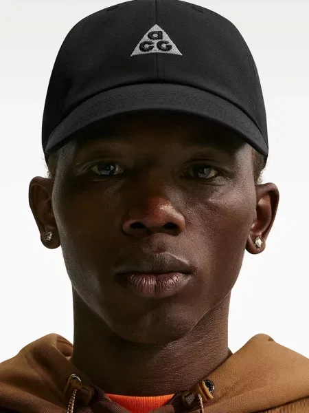 Nike ACG: All Conditions Gear шапка с козирка ACG Club черно