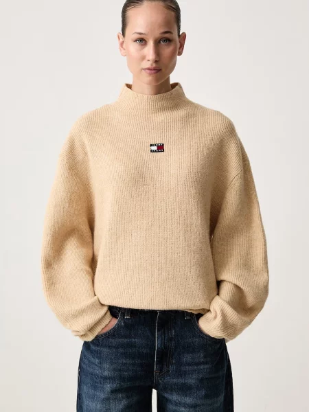 Pulover Tommy Jeans de lână cu guler înalt bej