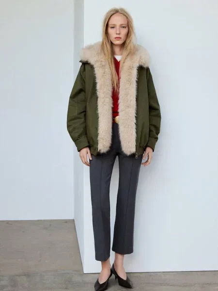 Parka z odpinanym kołnierzem z futerkiem khaki Kobieta XS MANGO