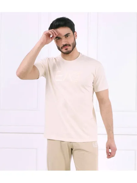 Tricou