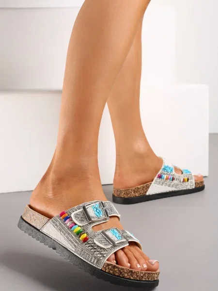 Șlapi Albi pe Platformă Joasă cu Inserție de Plută Strasuri și Pietricele Nemesista alb