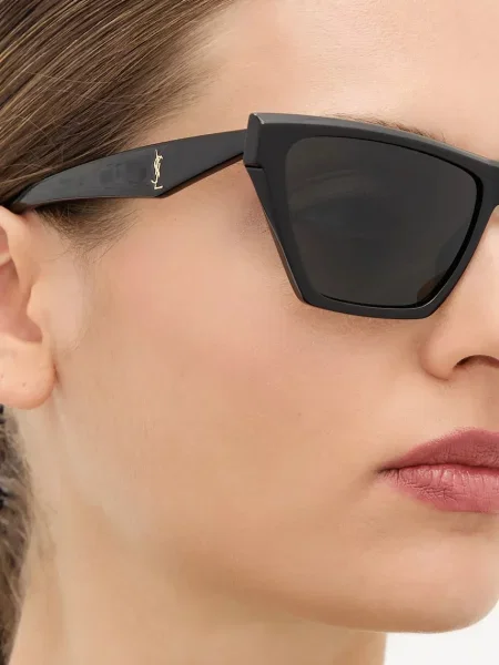 Óra Yves Saint Laurent fekete