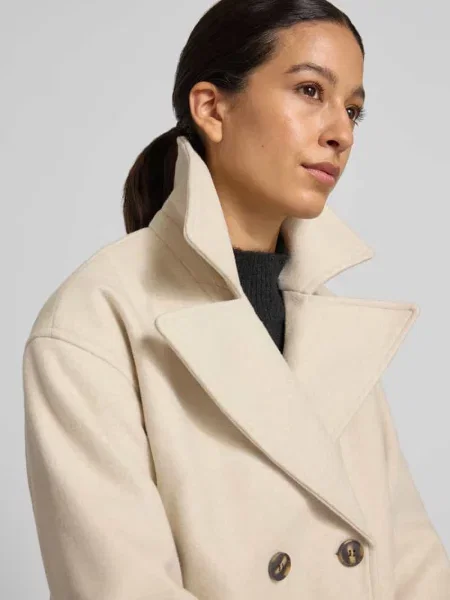 Trencz o kroju regular fit z dwurzędową listwą guzikową model VINCELINE' Vero Moda