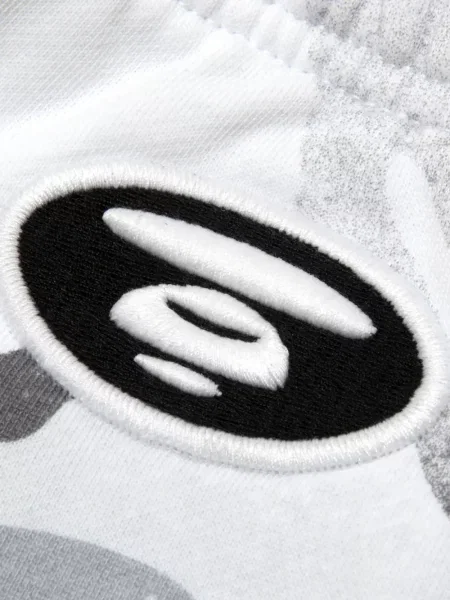 Σορτς Aape By *a Bathing Ape® με κέντημα παραλλαγής λευκό