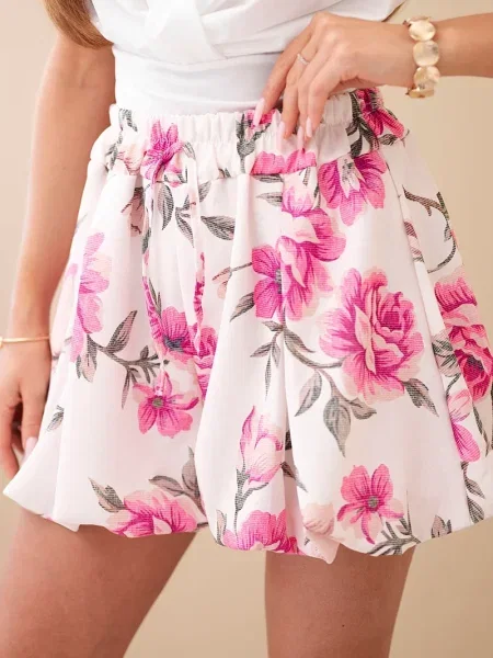 Pantaloni scurți Kesi Włoski cu model floral alb