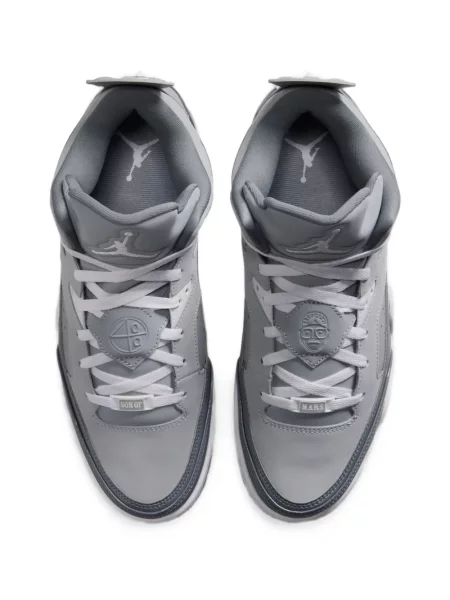 Sneakerși Jordan gri