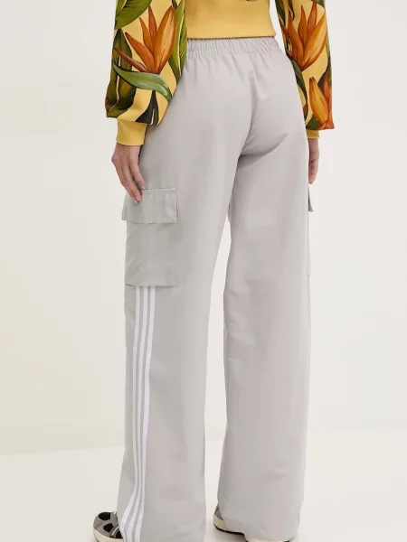 Kalhoty adidas Originals s aplikací šedá