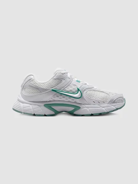 Повседневные кроссовки Nike белые