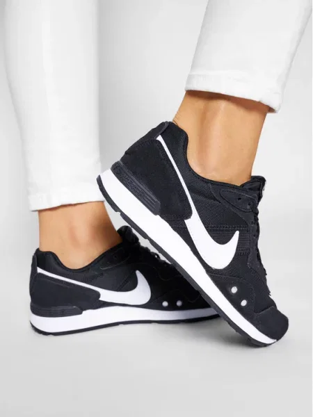 Nike Topánky Venture Runner čierna