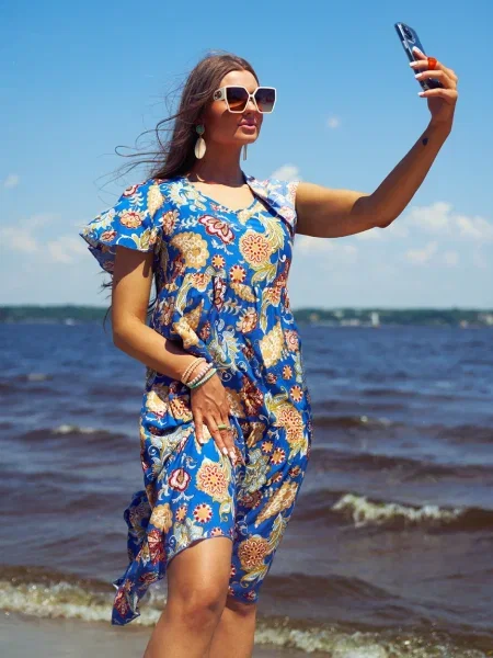 Obleka obleka Resti s cvetličnim vzorcem modra