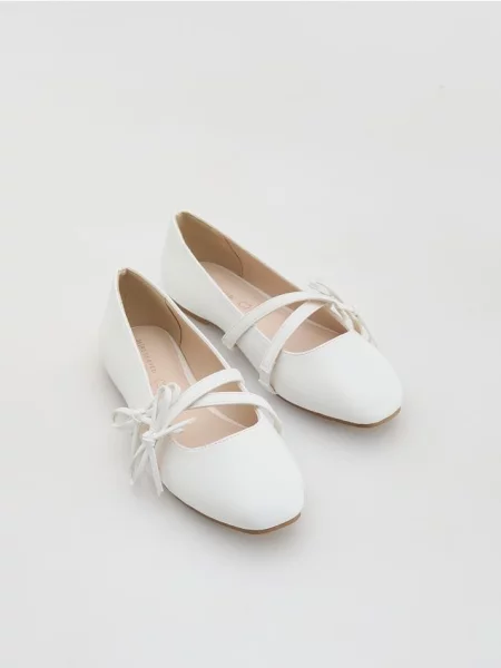 Кожаные балетки Reserved белые