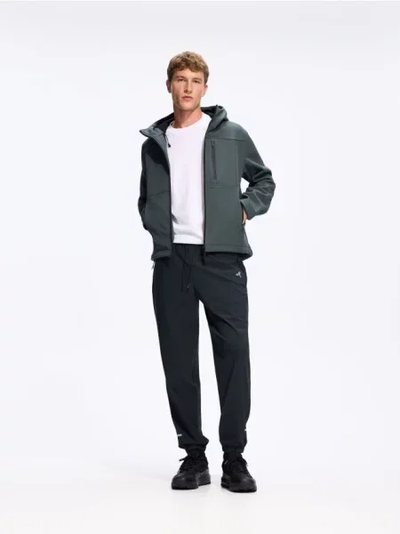 Reserved Spodnie dresowe slim fit czarny