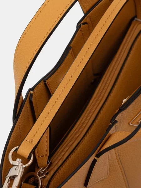 Кожаная сумочка Guess