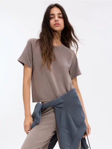 Reserved Tricou boxy din modal cafeniu