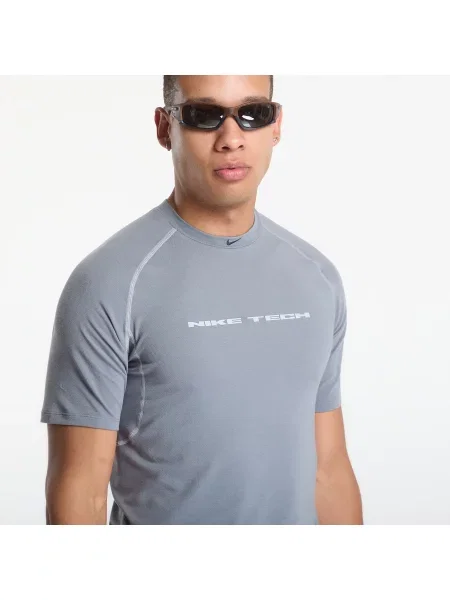 Къс тениска Nike черно