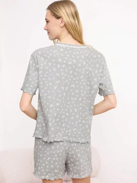 Trendyol Kraťasy sivá / pastelovo zelená biela