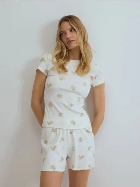 Reserved Pijama din două piese cu adaos de crem