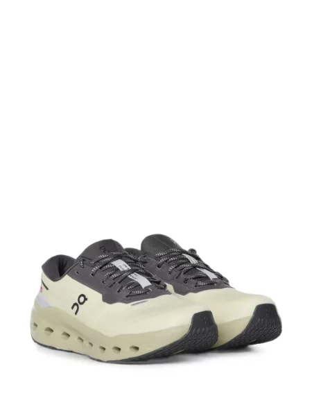 Sneakerși On