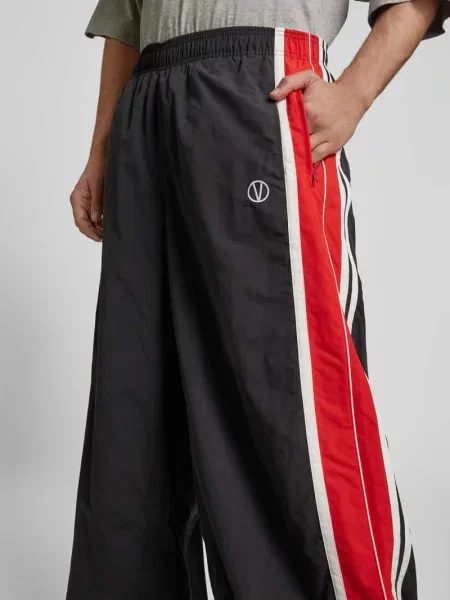 Spodnie typu track pants z zapinanymi na błyskawiczny Vetements czarne