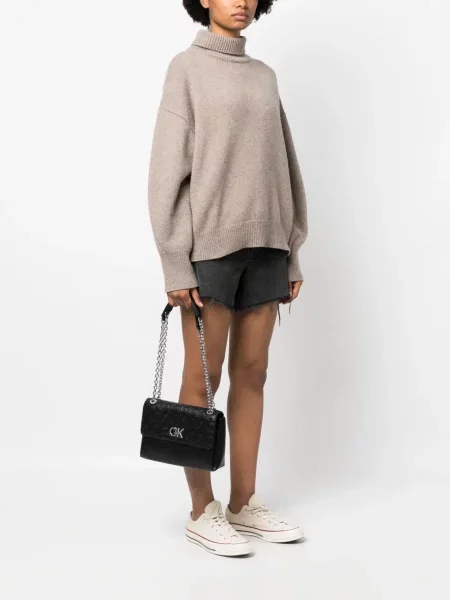 Kožená kabelka Calvin Klein s autogramem černá