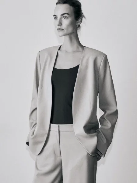 Reserved Гладкий блейзер бежевий