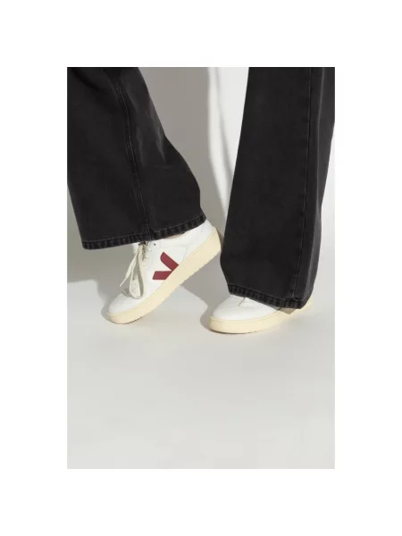 Veja Leather Ext White Marsala Kobiety Buty sportowe Veja Size: 7 biały