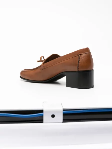 Pantofi loafer Miu Miu cu funde din piele maro