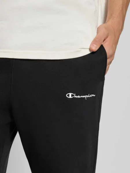 Spodnie dresowe o kroju straight fit z wyhaftowanym logo model ‘Icons’ Champion czarny