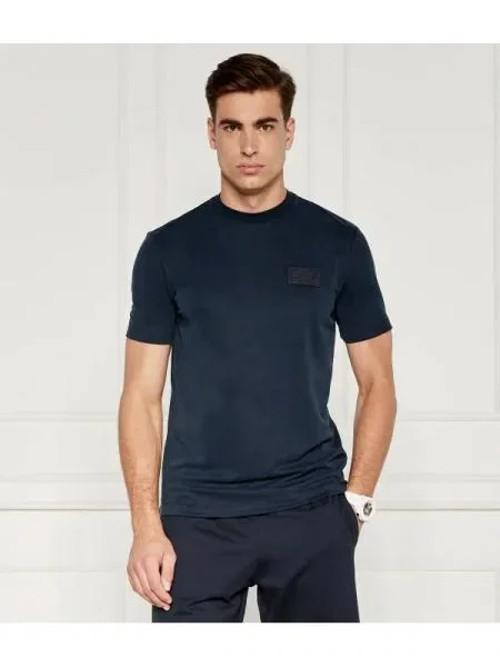 Tricou