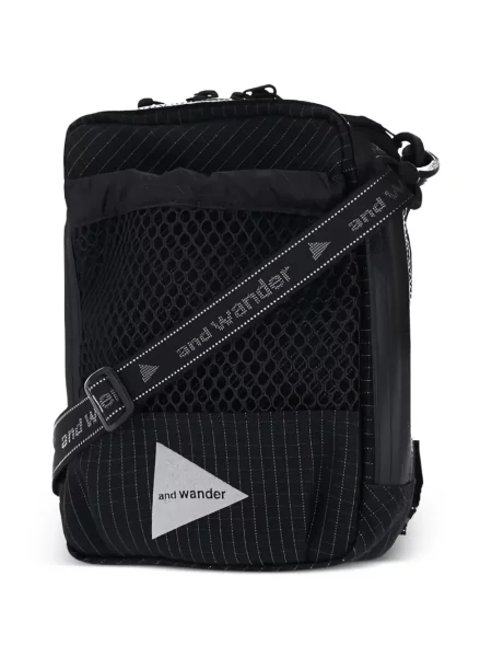 Crossbody táska And Wander fekete