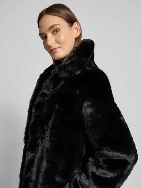 Płaszcz z imitacji futra o kroju regular fit z wykładanym kołnierzem model ‘CETEDIA’ Boss czarne