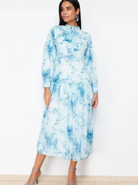 Cu centură rochie Trendyol cu model floral albastru