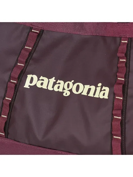 Táska Patagonia Black Hole Tote 25 l berry fig. Méret: 25 l fekete