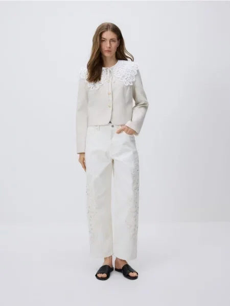 З коміром піджак Reserved бежевий