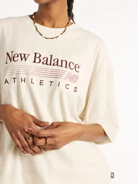 Футболка New Balance біла