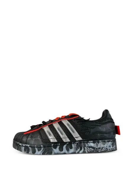 Камуфлажни маратонки Adidas Superstar с принт черно
