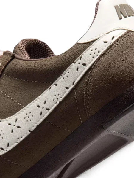 Szarvasbőr sneaker Nike autogrammal barna