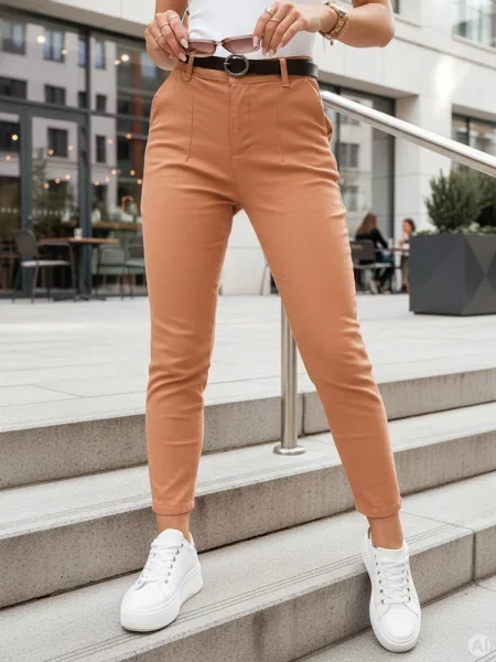 Spodnie slim fit z paskiem TAIRONIK ceglane Dstreet
