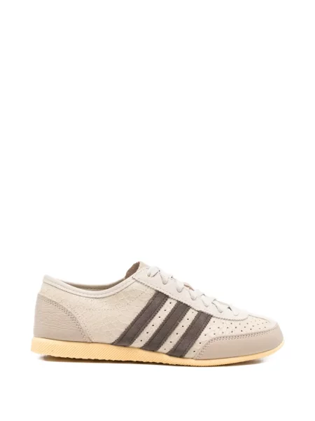 Sneakerși Adidas cu șireturi din dantelă