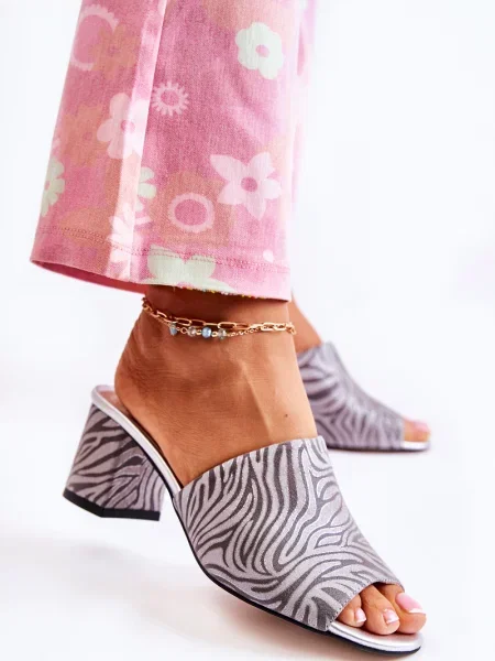 Usnjene copati Pa2 z visoko peto z zebra vzorcem siva