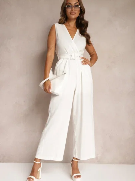 Salopeta din cu Decolteu Tip Plic cu Cataramă și în Talie Risalen albă