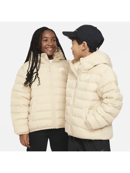 Kurtka dziecięca Nike Sportswear Lightweight Synthetic Fill sanddrift/sanddrift/white brązowa