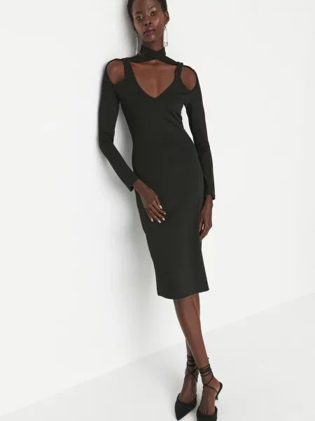 Dzianinowa kołnierzykowy sukienka wieczorowa Trendyol asymetryczna czarna